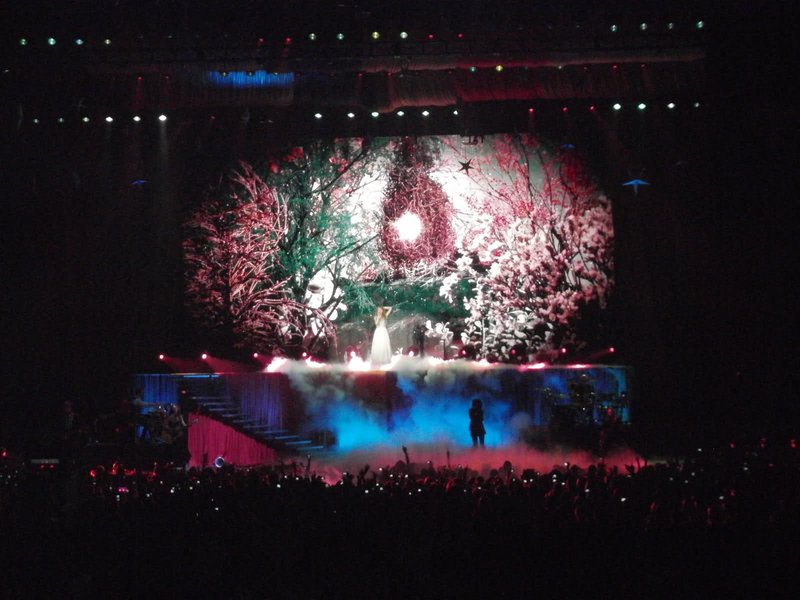 Taylor Swift — March 15 - Milan, Italy — photo 99