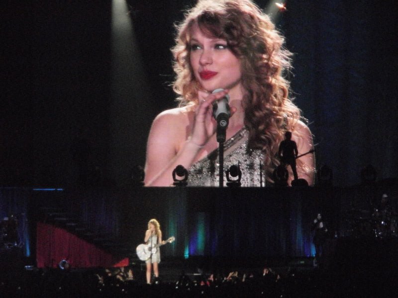 Taylor Swift — March 15 - Milan, Italy — photo 101
