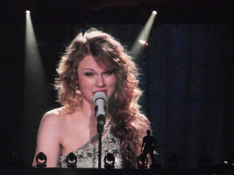 Taylor Swift — March 15 - Milan, Italy — photo 102