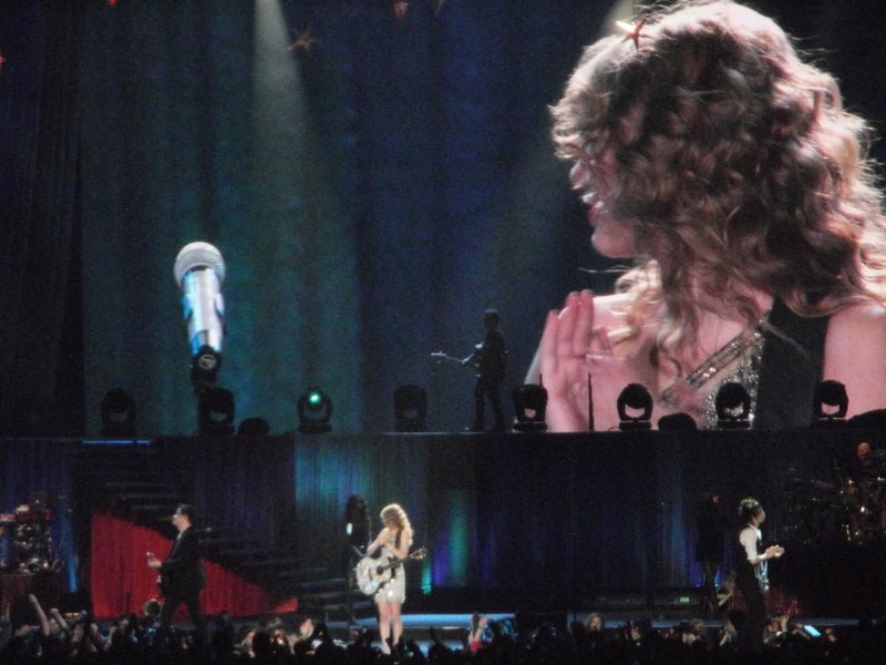 Taylor Swift — March 15 - Milan, Italy — photo 103