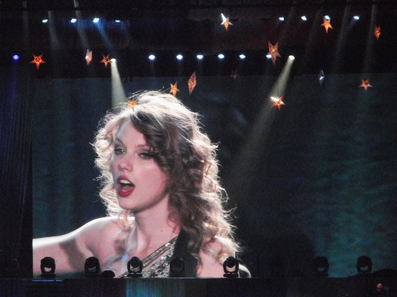 Taylor Swift — March 15 - Milan, Italy — photo 104