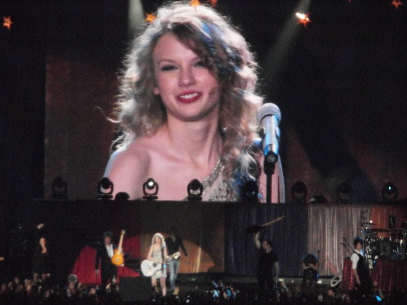 Taylor Swift — March 15 - Milan, Italy — photo 106