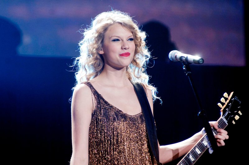 Taylor Swift — March 15 - Milan, Italy — photo 116