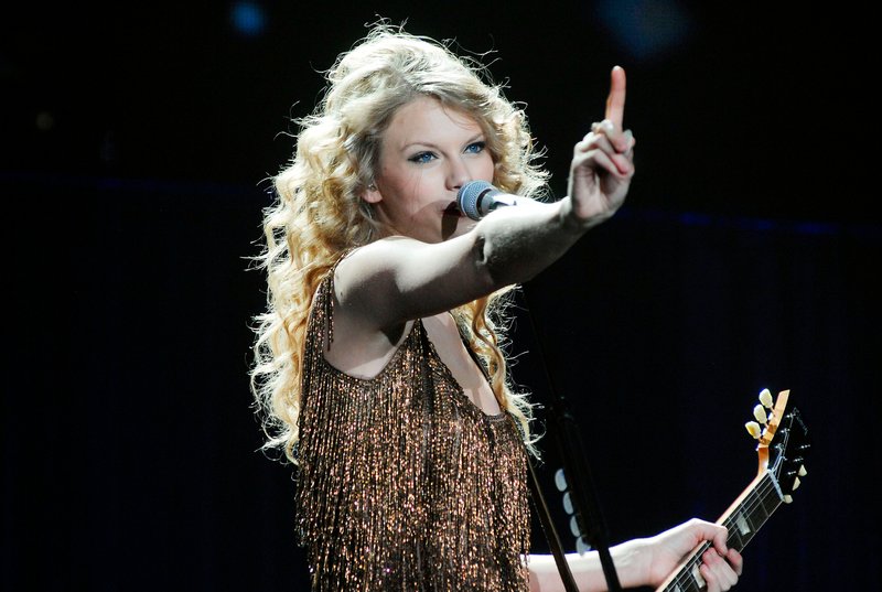 Taylor Swift — March 15 - Milan, Italy — photo 120