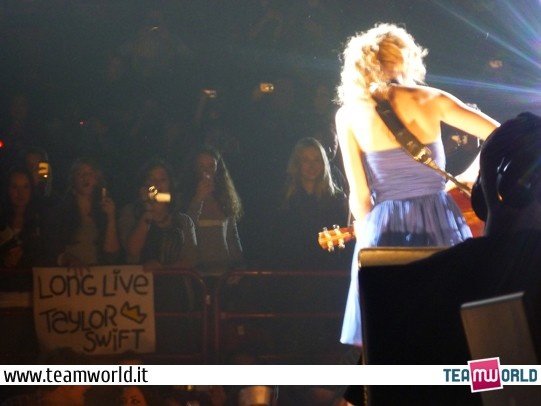 Taylor Swift — March 15 - Milan, Italy — photo 137