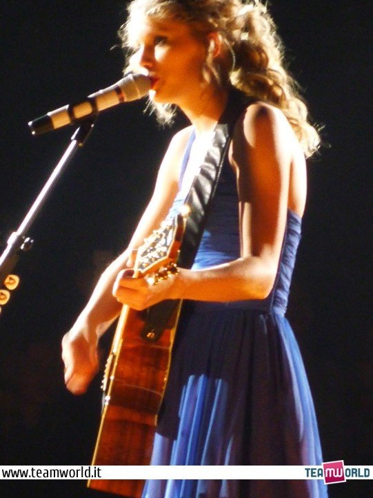 Taylor Swift — March 15 - Milan, Italy — photo 142