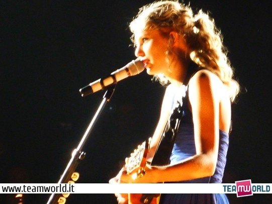 Taylor Swift — March 15 - Milan, Italy — photo 143