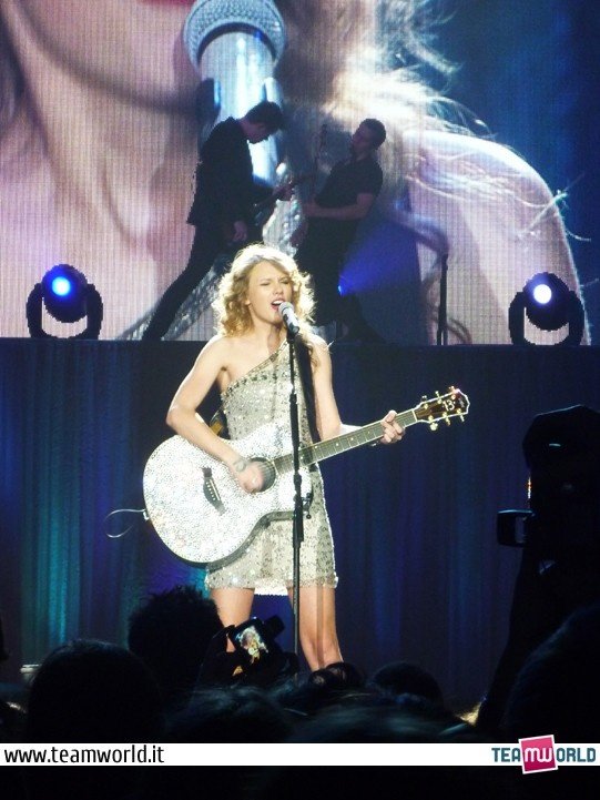 Taylor Swift — March 15 - Milan, Italy — photo 164