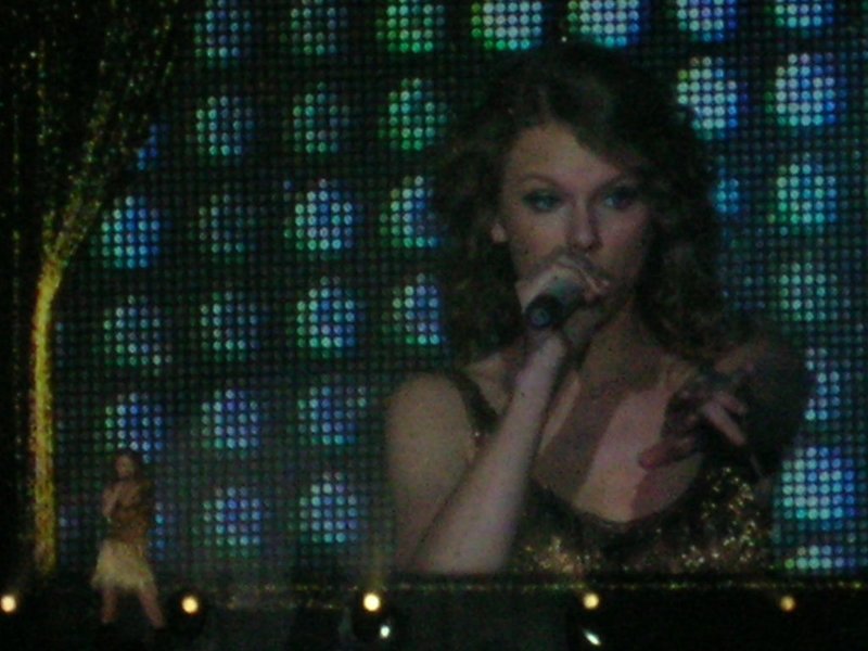 Taylor Swift — March 15 - Milan, Italy — photo 169