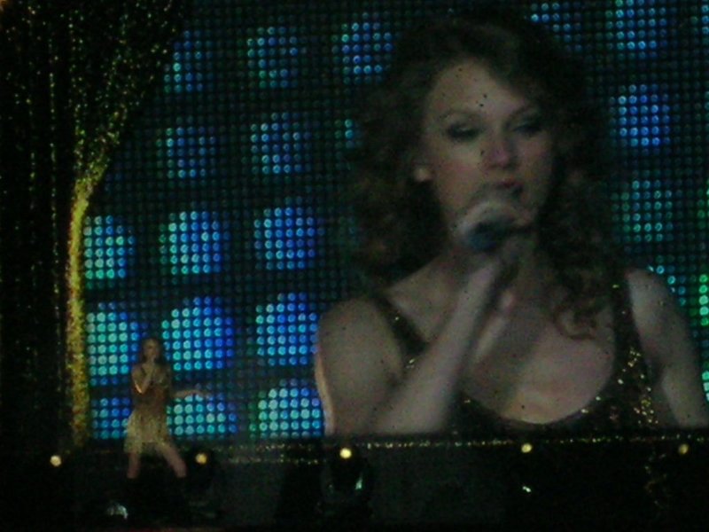 Taylor Swift — March 15 - Milan, Italy — photo 170