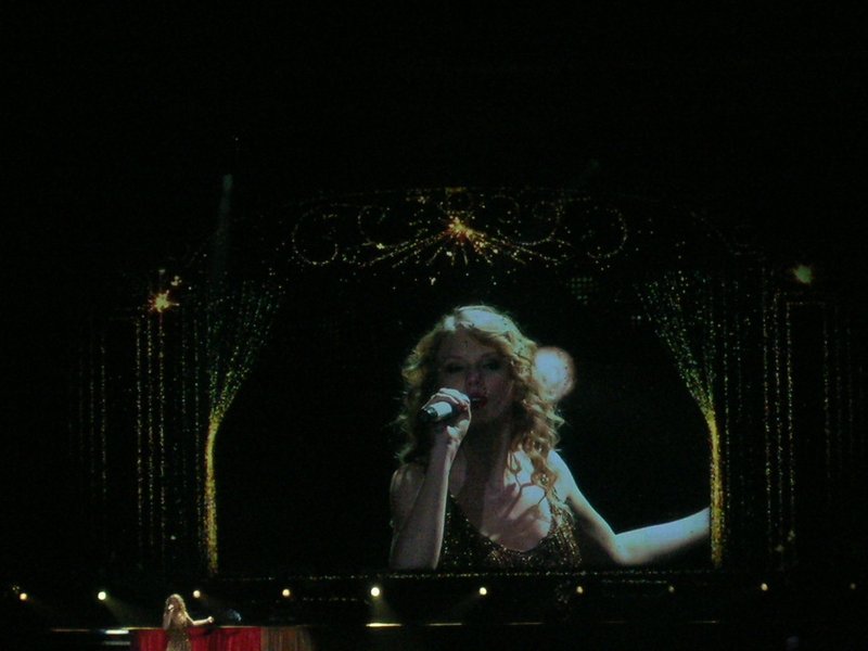 Taylor Swift — March 15 - Milan, Italy — photo 173