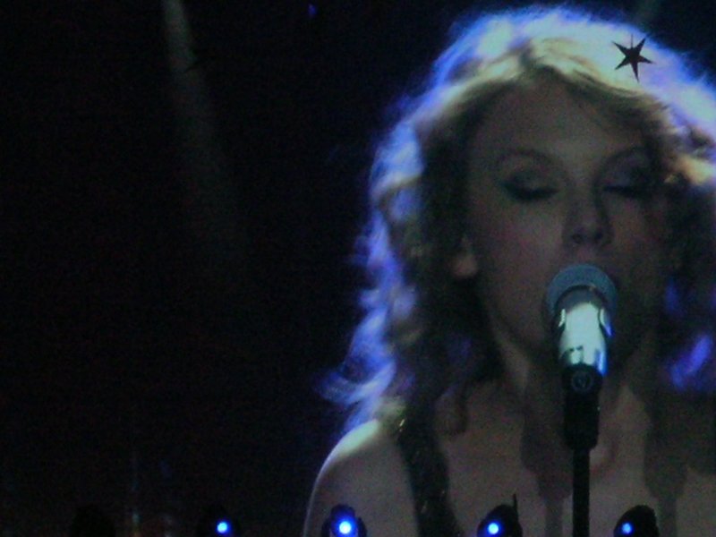 Taylor Swift — March 15 - Milan, Italy — photo 175