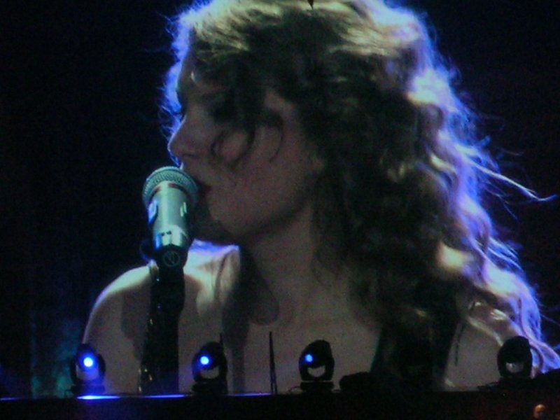 Taylor Swift — March 15 - Milan, Italy — photo 177