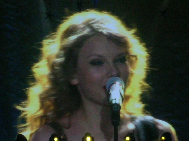 Taylor Swift — March 15 - Milan, Italy — photo 178