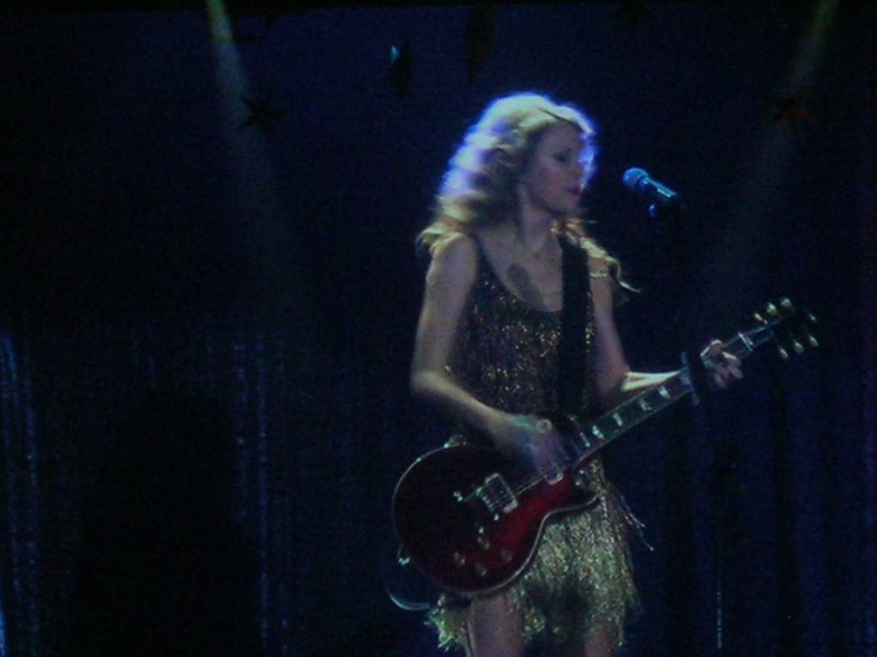 Taylor Swift — March 15 - Milan, Italy — photo 180
