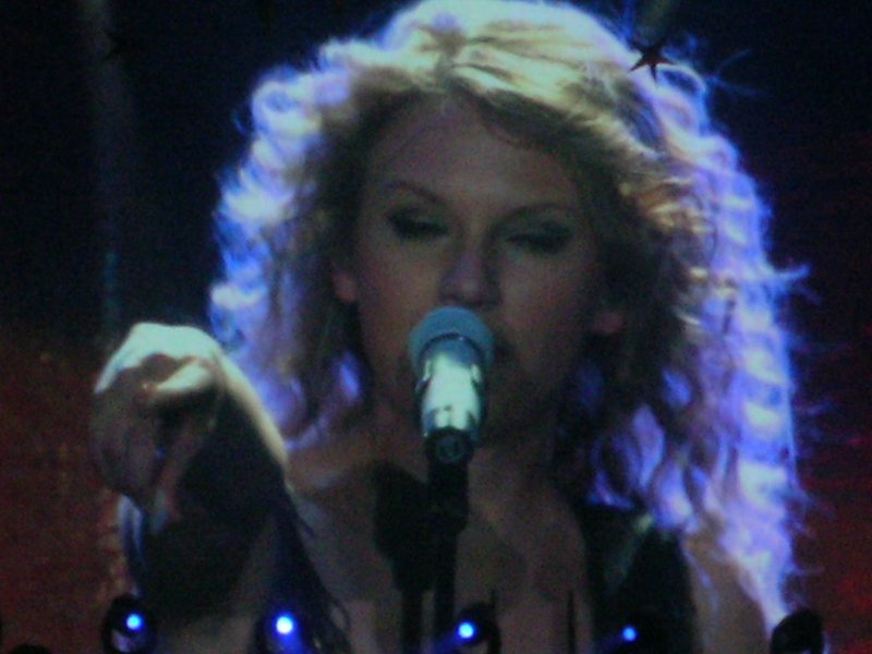 Taylor Swift — March 15 - Milan, Italy — photo 181