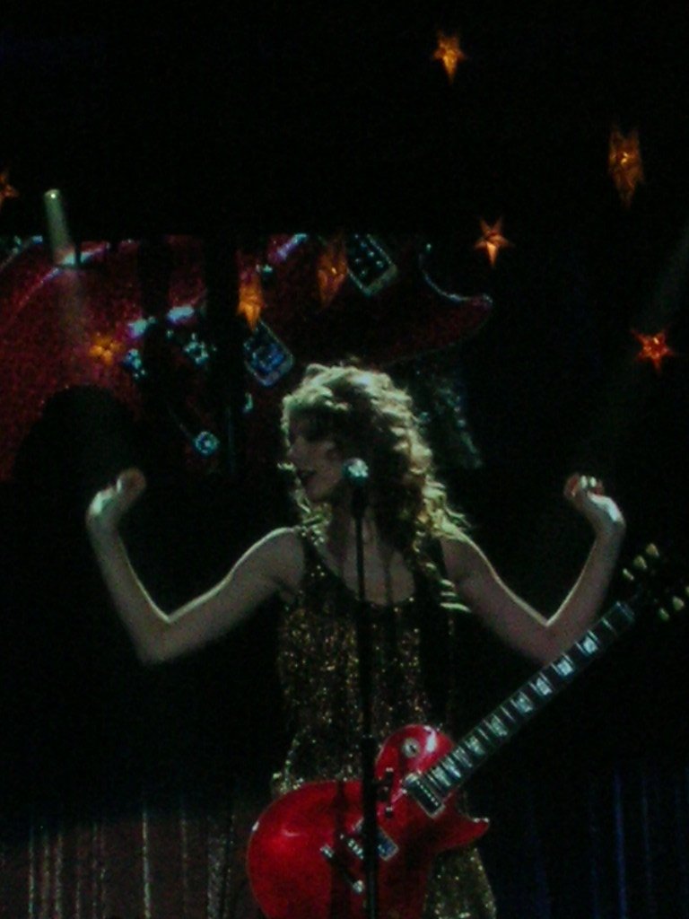 Taylor Swift — March 15 - Milan, Italy — photo 183