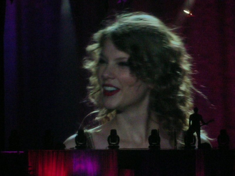 Taylor Swift — March 15 - Milan, Italy — photo 184