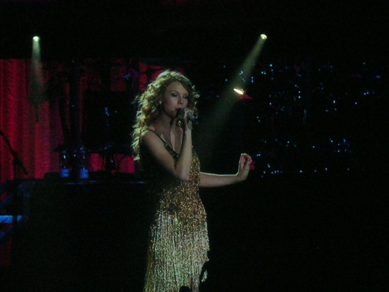 Taylor Swift — March 15 - Milan, Italy — photo 185