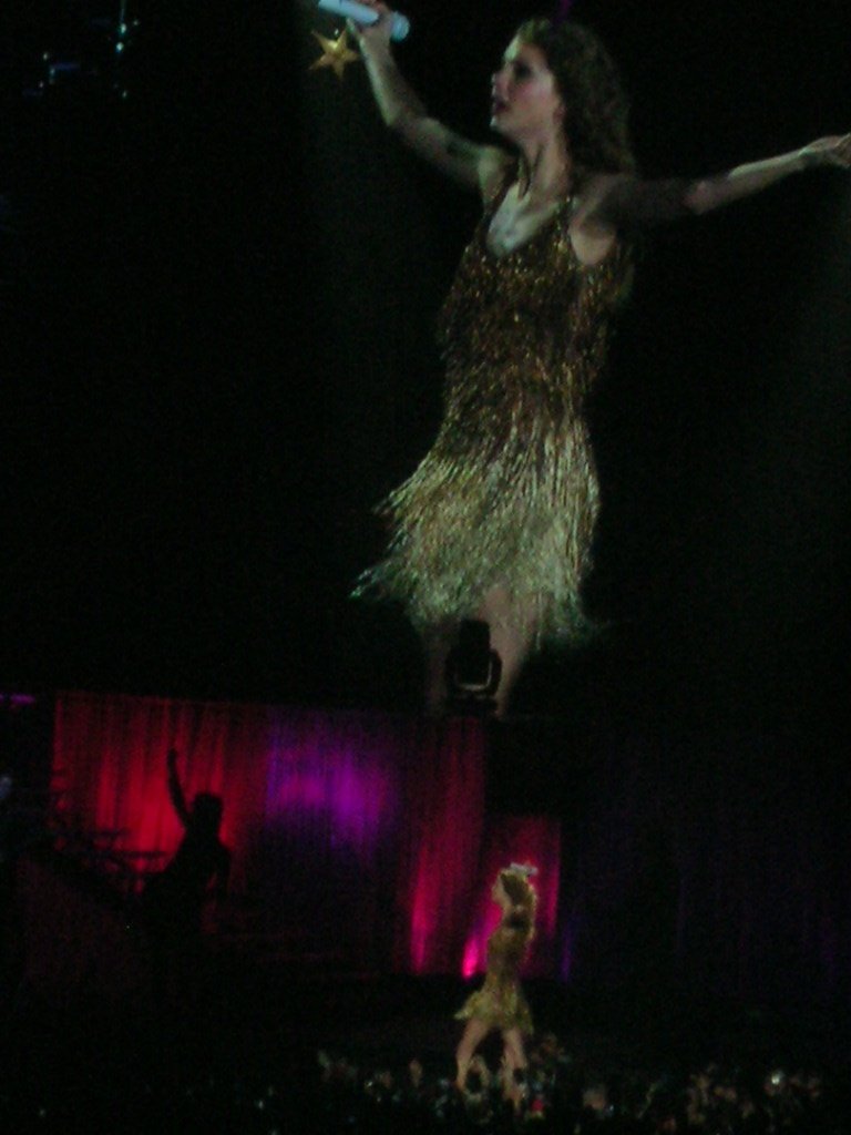 Taylor Swift — March 15 - Milan, Italy — photo 187