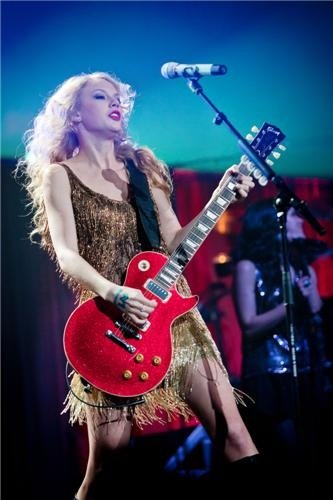 Taylor Swift — March 17 - Paris, France — photo 4
