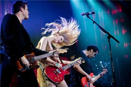 Taylor Swift — March 17 - Paris, France — photo 7