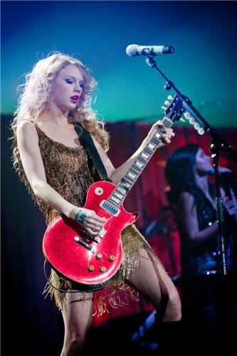 Taylor Swift — March 17 - Paris, France — photo 9