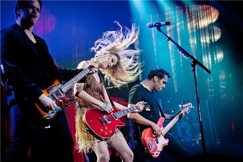 Taylor Swift — March 17 - Paris, France — photo 10