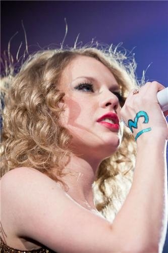 Taylor Swift — March 17 - Paris, France — photo 13