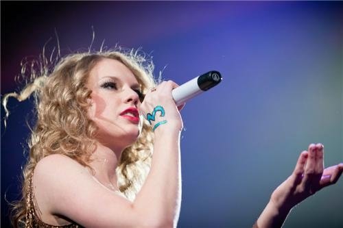 Taylor Swift — March 17 - Paris, France — photo 17