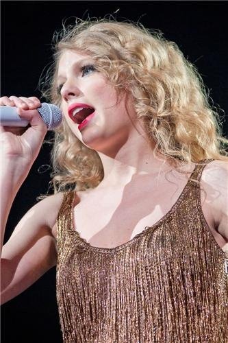 Taylor Swift — March 17 - Paris, France — photo 18