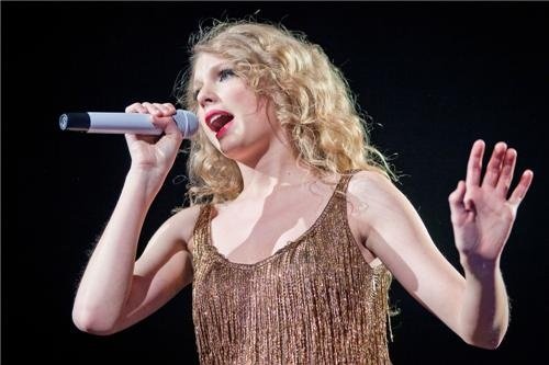 Taylor Swift — March 17 - Paris, France — photo 25