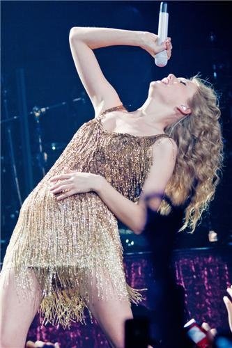 Taylor Swift — March 17 - Paris, France — photo 28