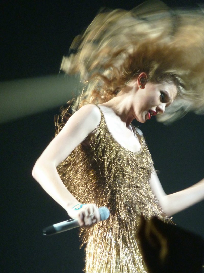 Taylor Swift — March 17 - Paris, France — photo 44