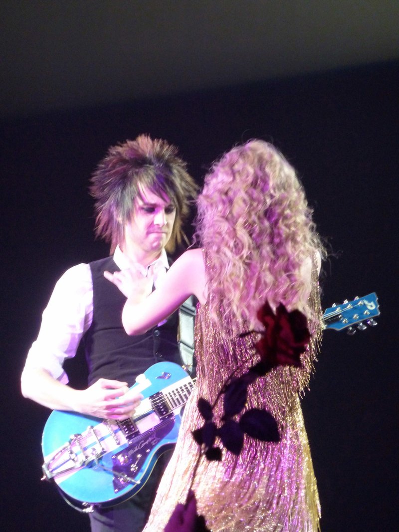 Taylor Swift — March 17 - Paris, France — photo 49