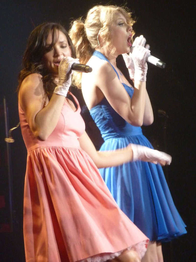 Taylor Swift — March 17 - Paris, France — photo 52