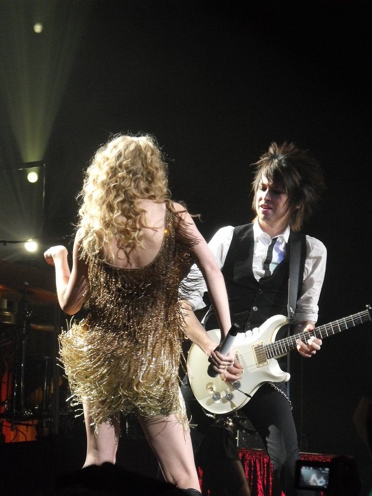 Taylor Swift — March 17 - Paris, France — photo 53