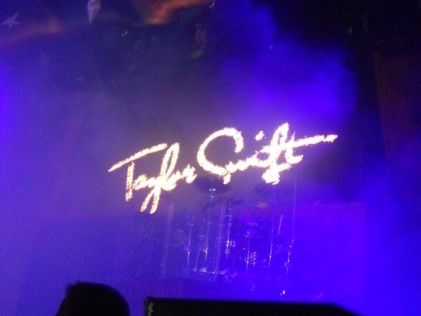Taylor Swift — March 17 - Paris, France — photo 65