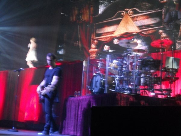 Taylor Swift — March 17 - Paris, France — photo 66