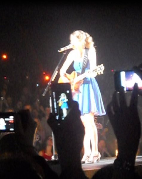 Taylor Swift — March 17 - Paris, France — photo 71