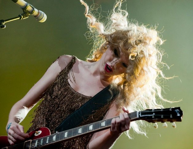 Taylor Swift — March 17 - Paris, France — photo 74