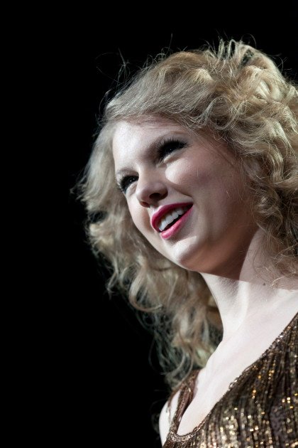 Taylor Swift — March 17 - Paris, France — photo 78
