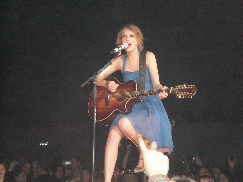 Taylor Swift — March 19 - Madrid, Spain — photo 13