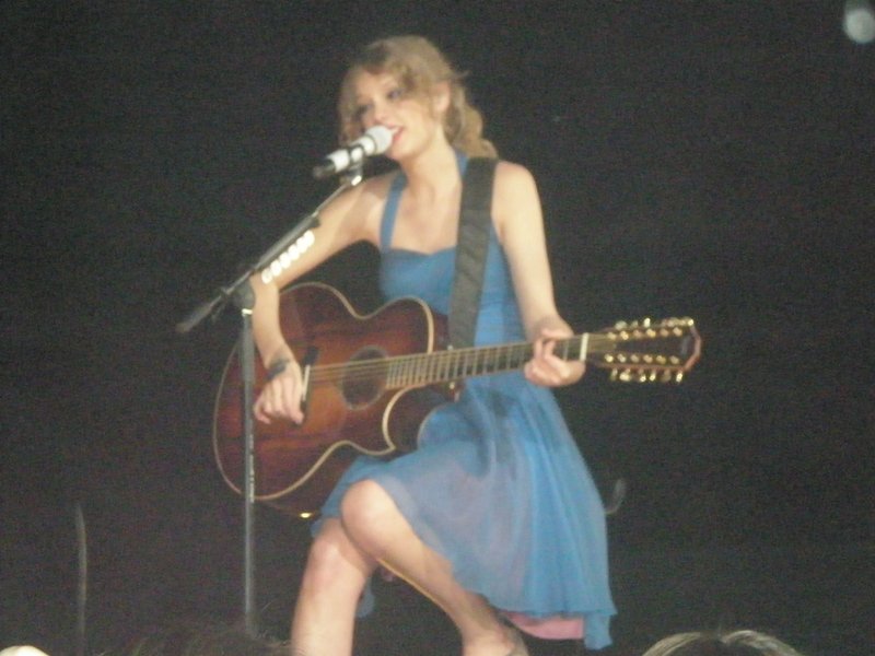 Taylor Swift — March 19 - Madrid, Spain — photo 14