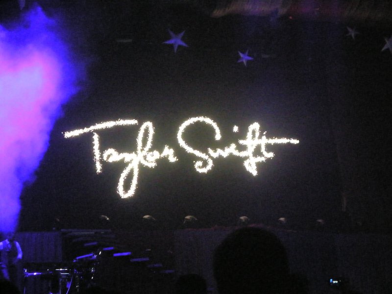 Taylor Swift — March 19 - Madrid, Spain — photo 19