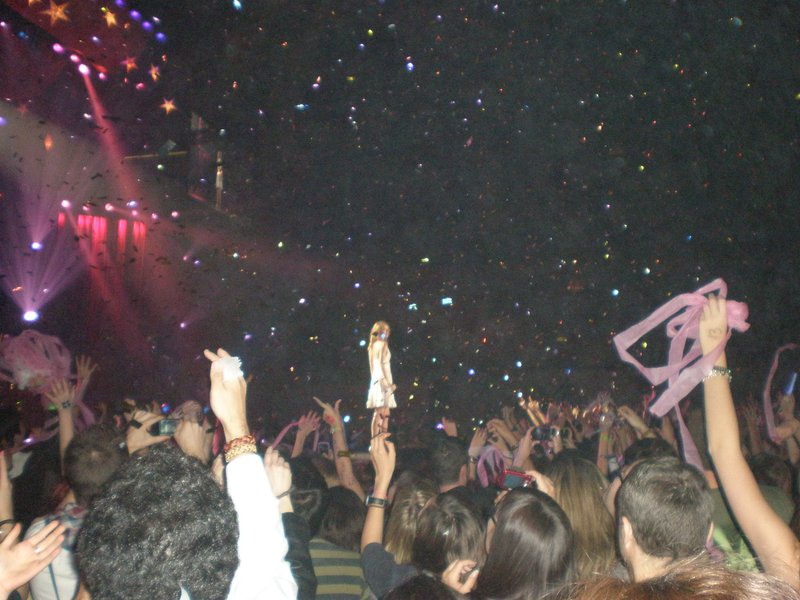 Taylor Swift — March 19 - Madrid, Spain — photo 21