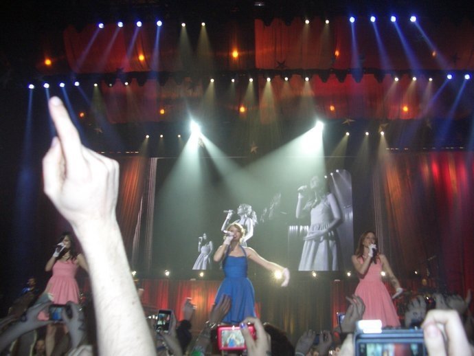 Taylor Swift — March 19 - Madrid, Spain — photo 24
