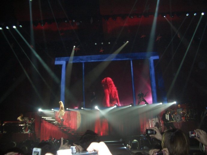 Taylor Swift — March 19 - Madrid, Spain — photo 25