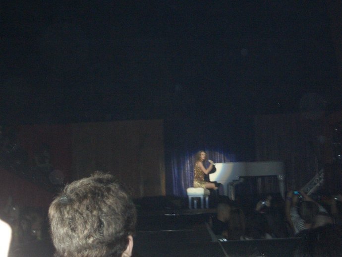 Taylor Swift — March 19 - Madrid, Spain — photo 27