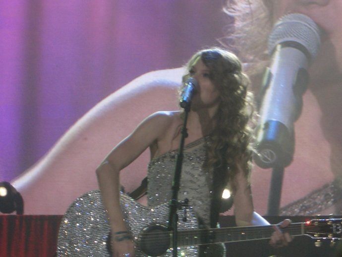 Taylor Swift — March 19 - Madrid, Spain — photo 28